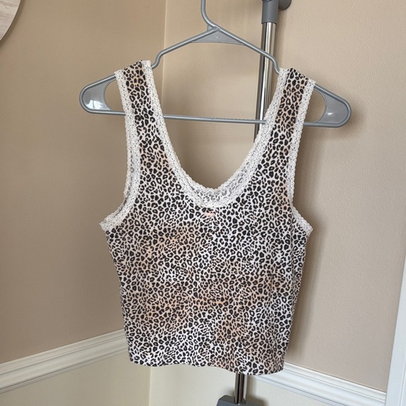 Set of Two Tank Tops Size Medium - Picture 3 of 7